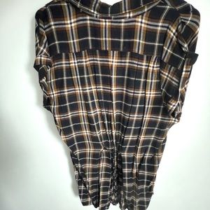 Short sleeve dress with shirt style